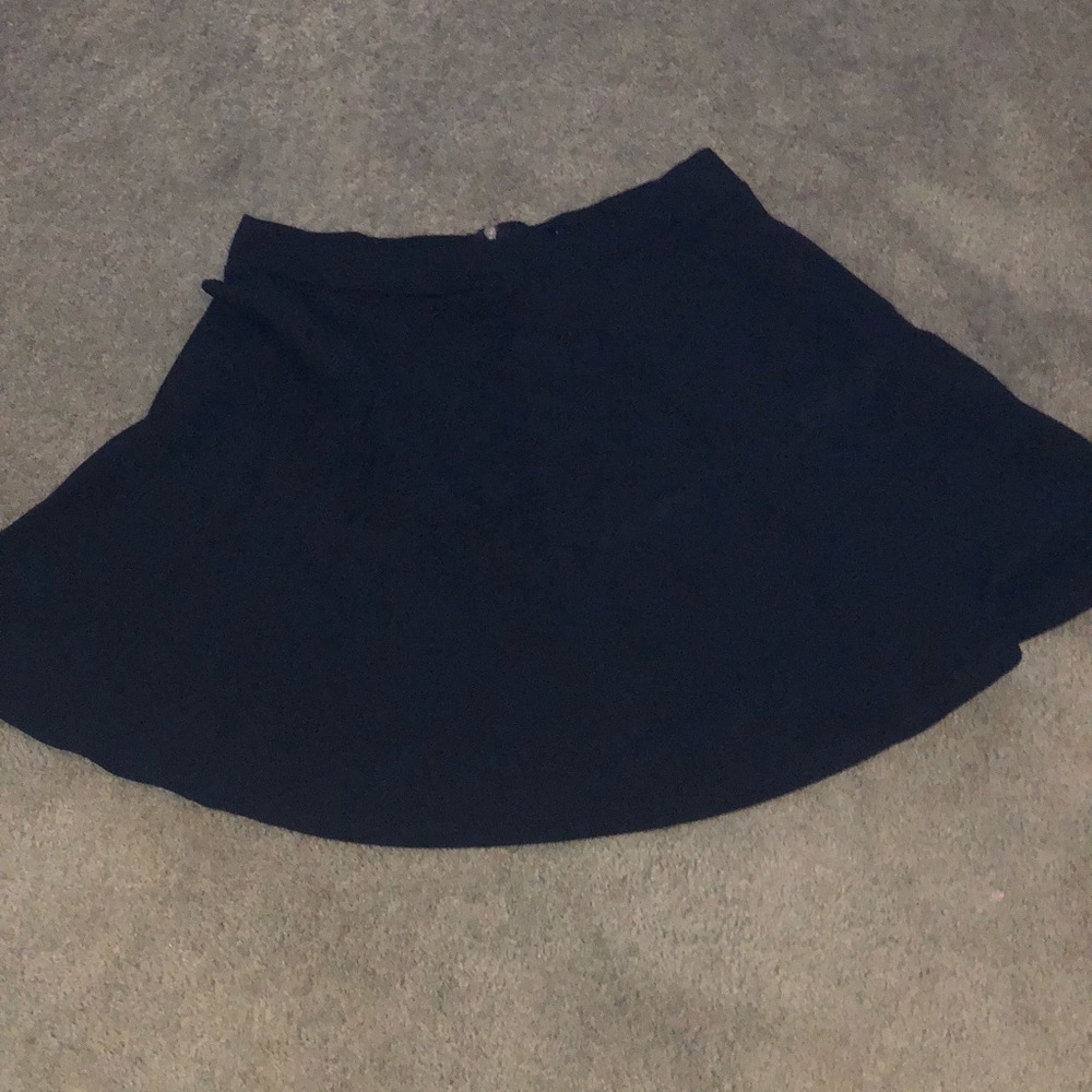 *staple peice* black A line skirt - Picture 2 of 2
